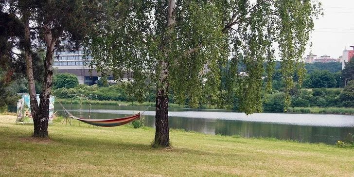 Letní pohoda na koupališti Džbán včetně lehátka nebo loďky
