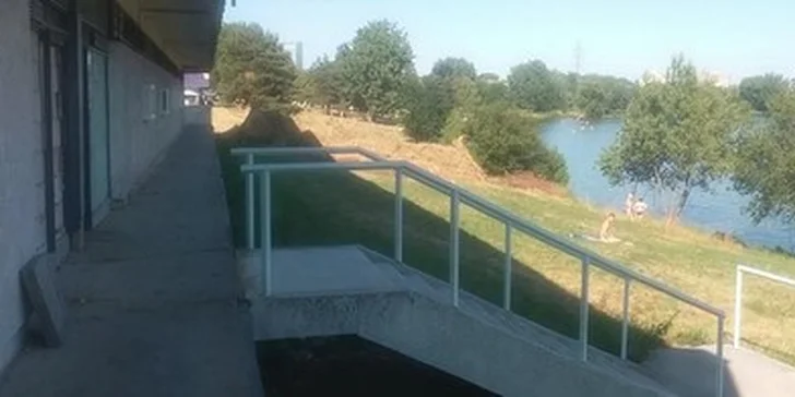 Letní pohoda na koupališti Džbán včetně lehátka nebo loďky