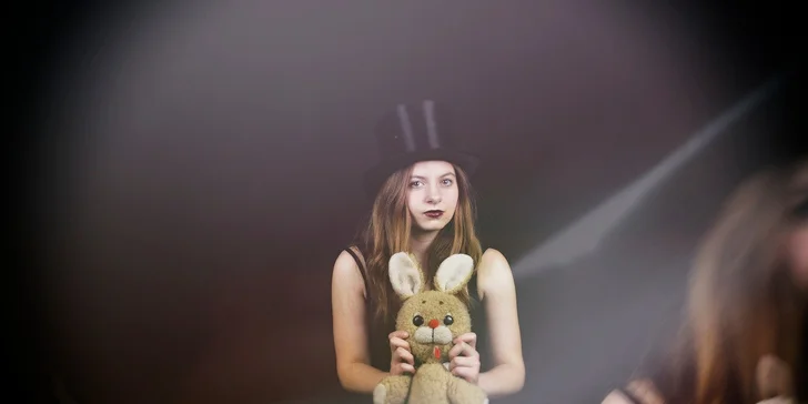 60 minut focení v ateliéru ceněného fotografa – portréty jednotlivců i dvojic