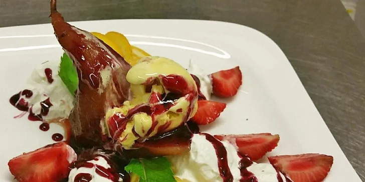 2 kávy a 2 balkánské dezerty v restauraci Singidunum