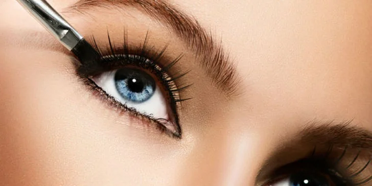 Permanentní make-up s přirozeným vzhledem - 3D ruční vláskování obočí