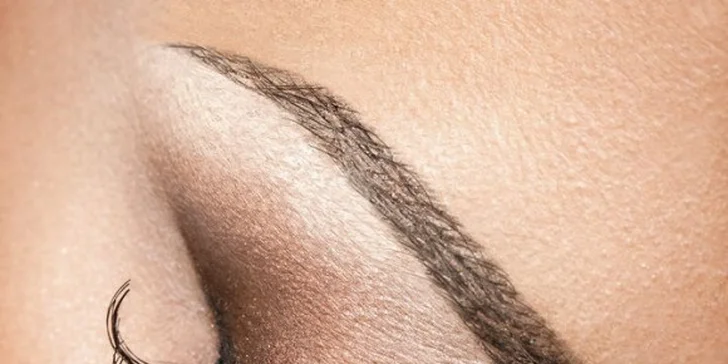 Permanentní make-up s přirozeným vzhledem - 3D ruční vláskování obočí