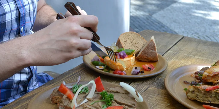Staročeské menu o třech chodech ve středověké krčmě
