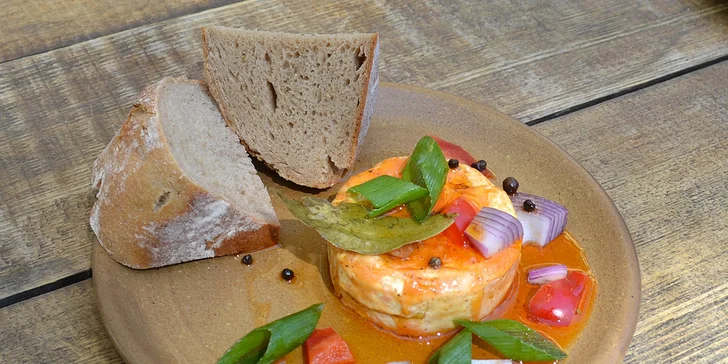 Staročeské menu o třech chodech ve středověké krčmě