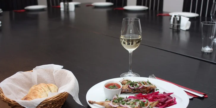 Tříchodové degustační menu v gruzínské restauraci Tbilisi