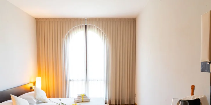 Pokoje Superior jsou prostornější a mají i vlastní balkon.