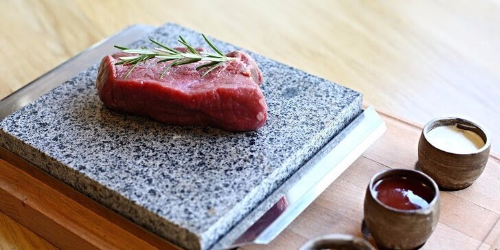 Steaky na horkém kameni v Kredenc Restaurant pro 2 osoby