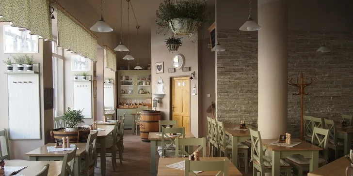 Steaky na horkém kameni v Kredenc Restaurant pro 2 osoby