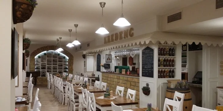 Steaky na horkém kameni v Kredenc Restaurant pro 2 osoby