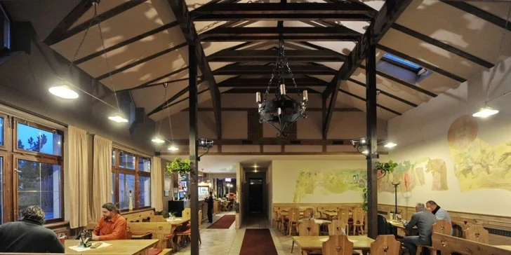 Pořádná hostina U Rytíře Lochoty - tatarák a pečená žebra