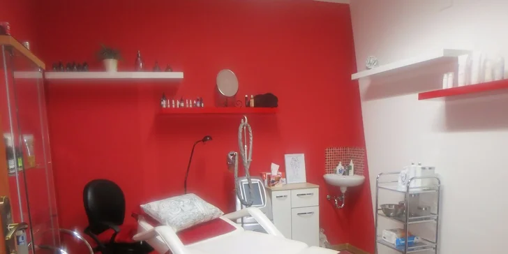 Permanentní make-up s přirozeným vzhledem - 3D ruční vláskování obočí