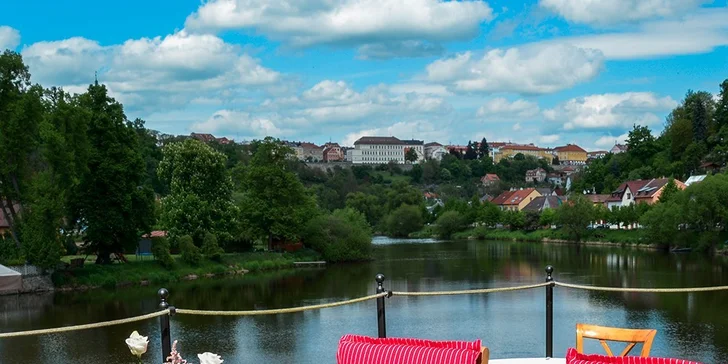 Pobyt v historické lázeňské budově v Táboře s polopenzí a konopnou koupelí