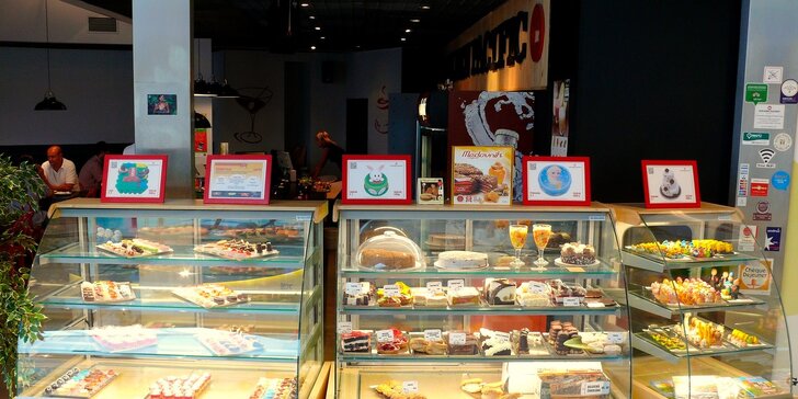 Vánočně zdobené cupcaky z oblíbené mašinkové kavárny Golden Pacific Café