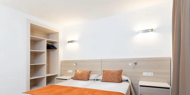 Všechny pokoje mají TV, telefon, balkon nebo terasu a minibar.