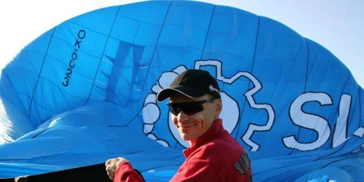 Úžasný vyhlídkový let balonem nad českou krajinou! Pěkný dárek, nadpozemský zážitek, stylově vyzdobený balon a cca 60 minut letu.