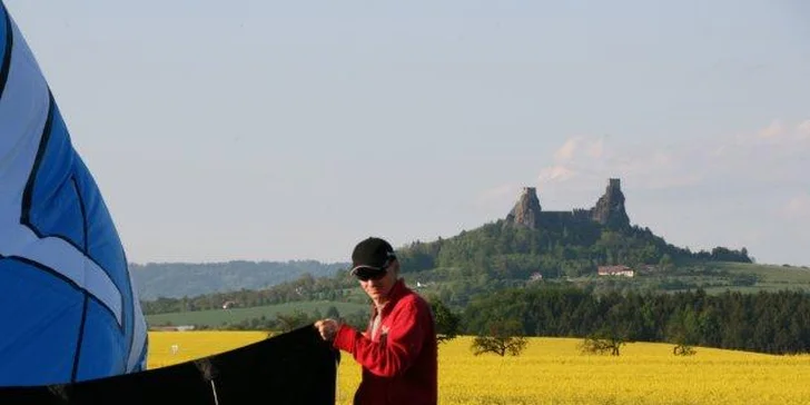 Úžasný vyhlídkový let balonem nad českou krajinou! Pěkný dárek, nadpozemský zážitek, stylově vyzdobený balon a cca 60 minut letu.