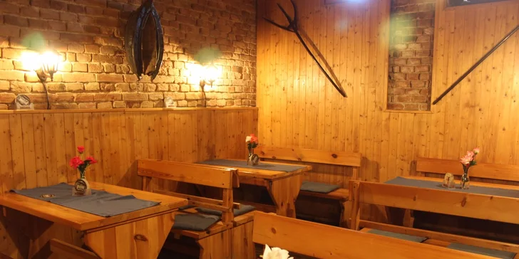 Hovězí steaky s houbovým ragú a hranolky pro dva jedlíky