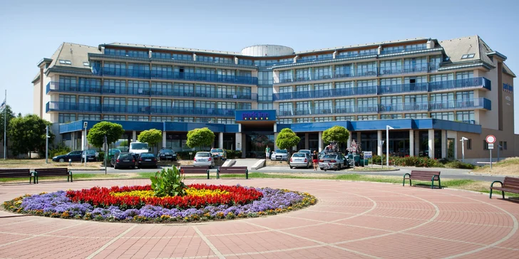 Raňajky aj večere sú podávané v blízkom hoteli Park Inn Sárvár (cca 250 m)