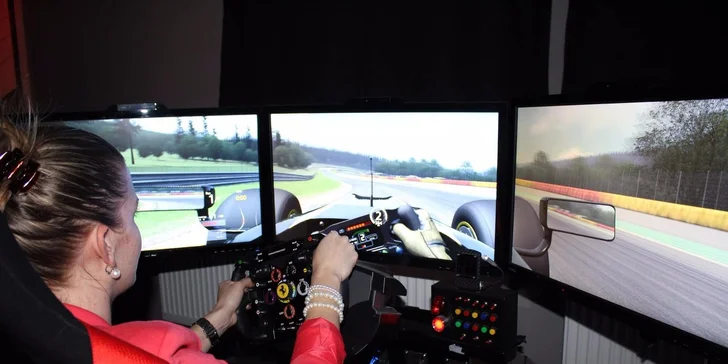Závodní automobilový trenažér - adrenalin pro chlapy
