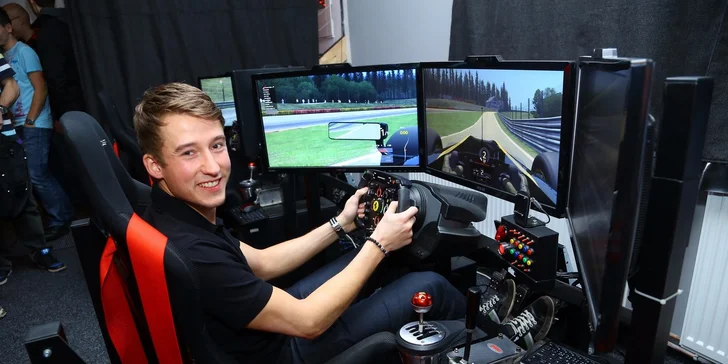Závodní automobilový trenažér - adrenalin pro chlapy
