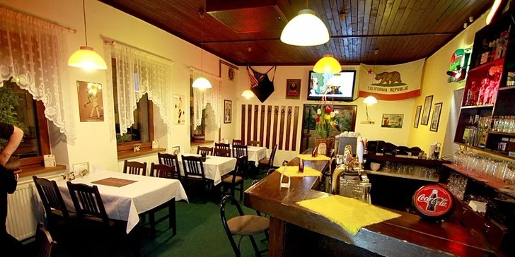 Smažený sýr s přílohou v restauraci Hollywood