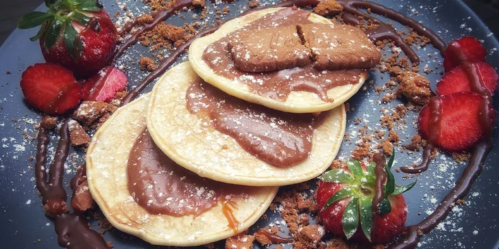 Pravých amerických minilívanců vám naloží rovnou 14 kousků a podle vašeho výběru vám je ozdobí nutellou, ovocem a ořechy nebo skvělou lotus pomazánkou, ovocem a lotus sušenkami.