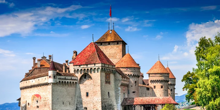 Uvidíte majestátní Chillon, jeden z nejzachovalejších středověkých hradů v Evropě, který proslavil především lord Byron.