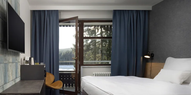 Oba typy pokoje mají vlastní balkon. Pokoj Executive má navíc výhled na Milovský rybník.