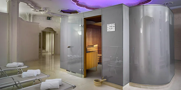 Využijte volný vstup do wellness se saunou a fitness koutkem. 