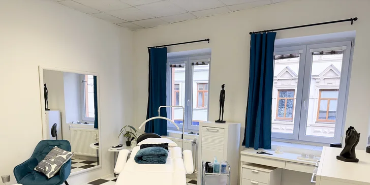 Laminace se hodí majitelkám řídkého nebo neposlušného obočí. 