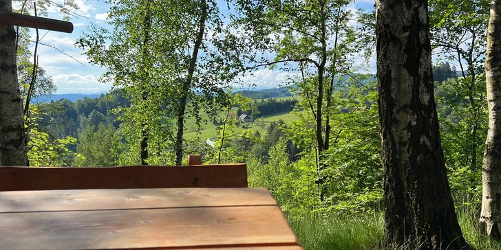 Je tu i sudová sauna na dřevo, takže si můžete užít i parádní relax.