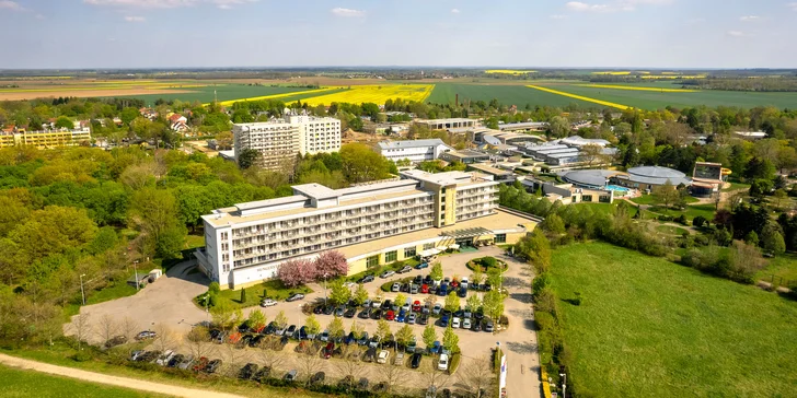 Na každou noc pobytu dostanete jeden vstup do termálních lázní. 