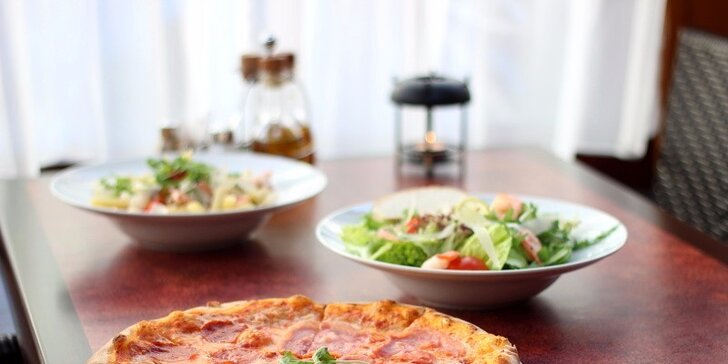 2 italské pizzy, těstoviny či saláty dle výběru + 2 dezerty