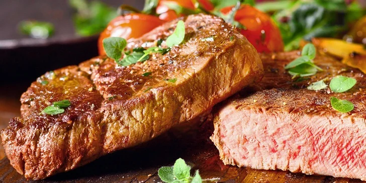 Lovecký steak s přílohou a točené pivo nebo nealko pro dva