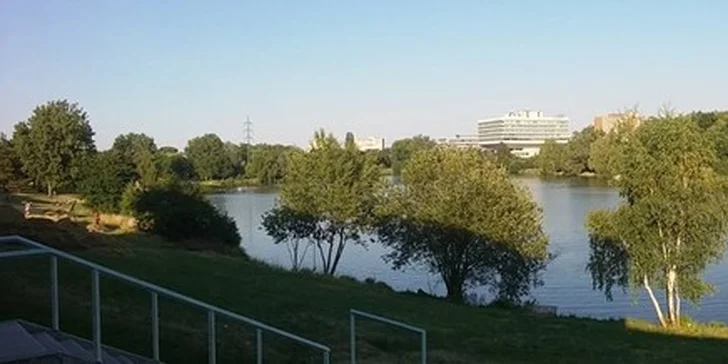 Letní pohoda na koupališti Džbán včetně lehátka nebo loďky