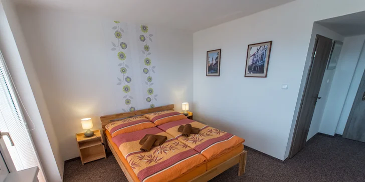 Apartmán pro 5 nabízí dvě ložnice, koupelnu a kuchyňku.