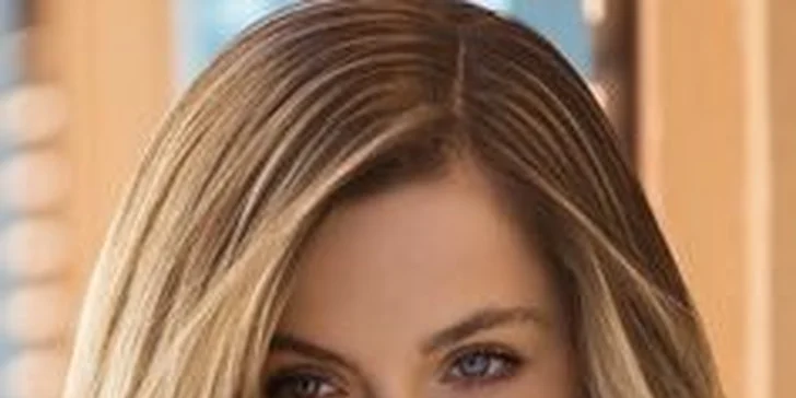 Blond melír a kompletní dámský střih.