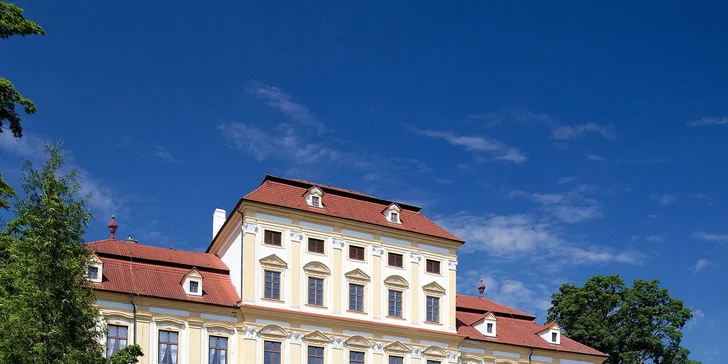 Romantika v komnatách zámku Červený Hrádek s polopenzí