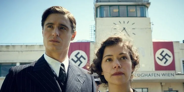 Dvě vstupenky do Lucerny na film Dáma ve zlatém