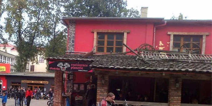 Dvě libovolné křupavé pizzy z restaurace 13ka