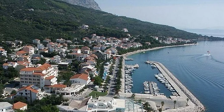 Šest dní dovolené v letovisku Tučepi - hotel s polopenzí