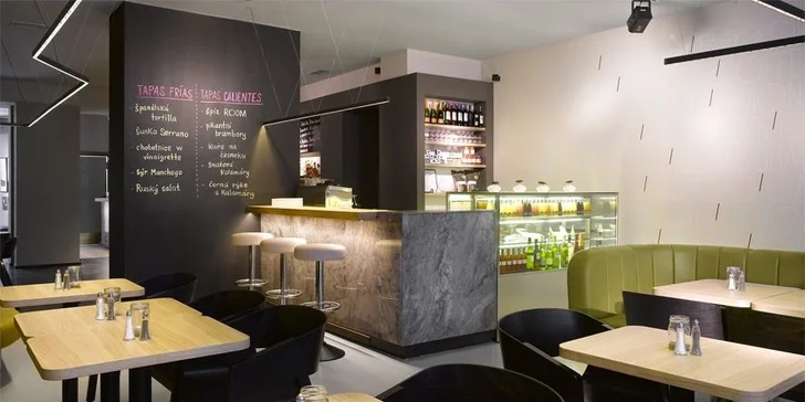 Paella dle výběru a dezert churros pro dva v restauraci ROOM