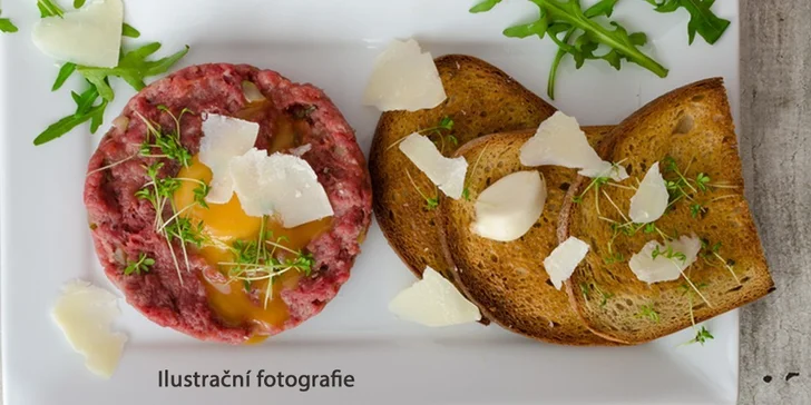 150g Tatarského bifteku se 6 česnekovými topinkami