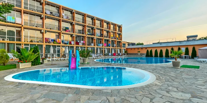 Hurá do Bulharska: 3* hotel Riva 150 metrů od pláže, all inclusive, bazén, letenky