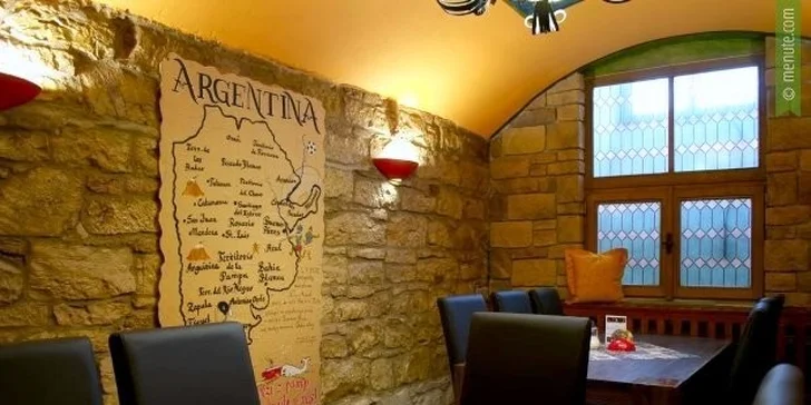 Půlkilový uruguayský tataráček s 16 dozlatova opečenými topinkami
