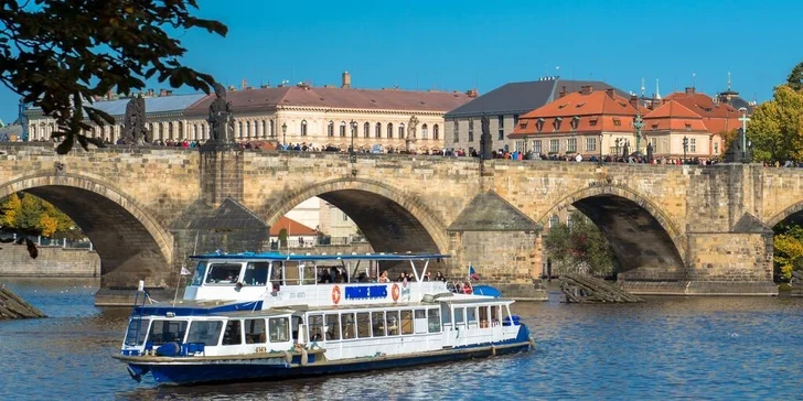 Návštěva muzea voskových figurín Grévin s možností plavby po Vltavě