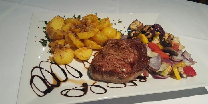 2x argentinský rib eye steak, loupežnické brambory a grilovaná zelenina