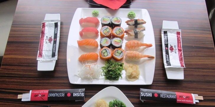 28 kousků sushi, 2 polévky i čerstvý salát v Sushi Miomi