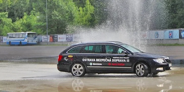 Praktická a zábavná škola smyku a bezpečné jízdy