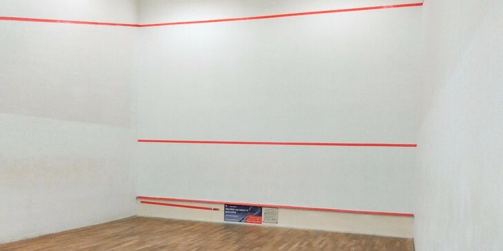 Hodinový vstup pro 2 osoby na squash v centru Brna